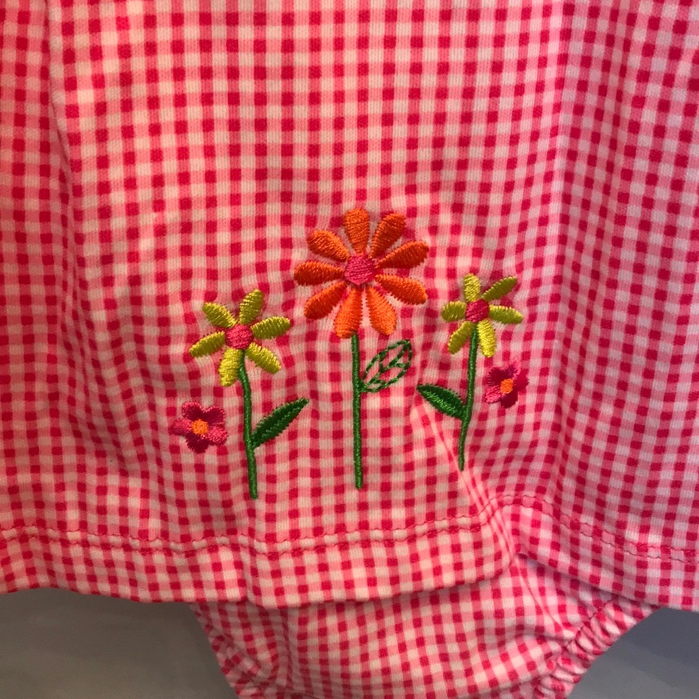 Carter’s romper - Picture 2 of 8